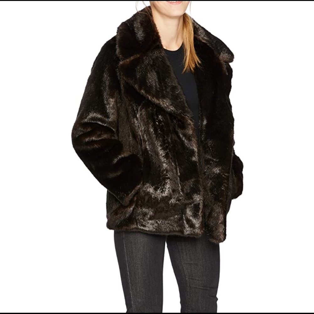 ⛔️SOLD⛔️NWT Kendall & Kylie faux fur coat